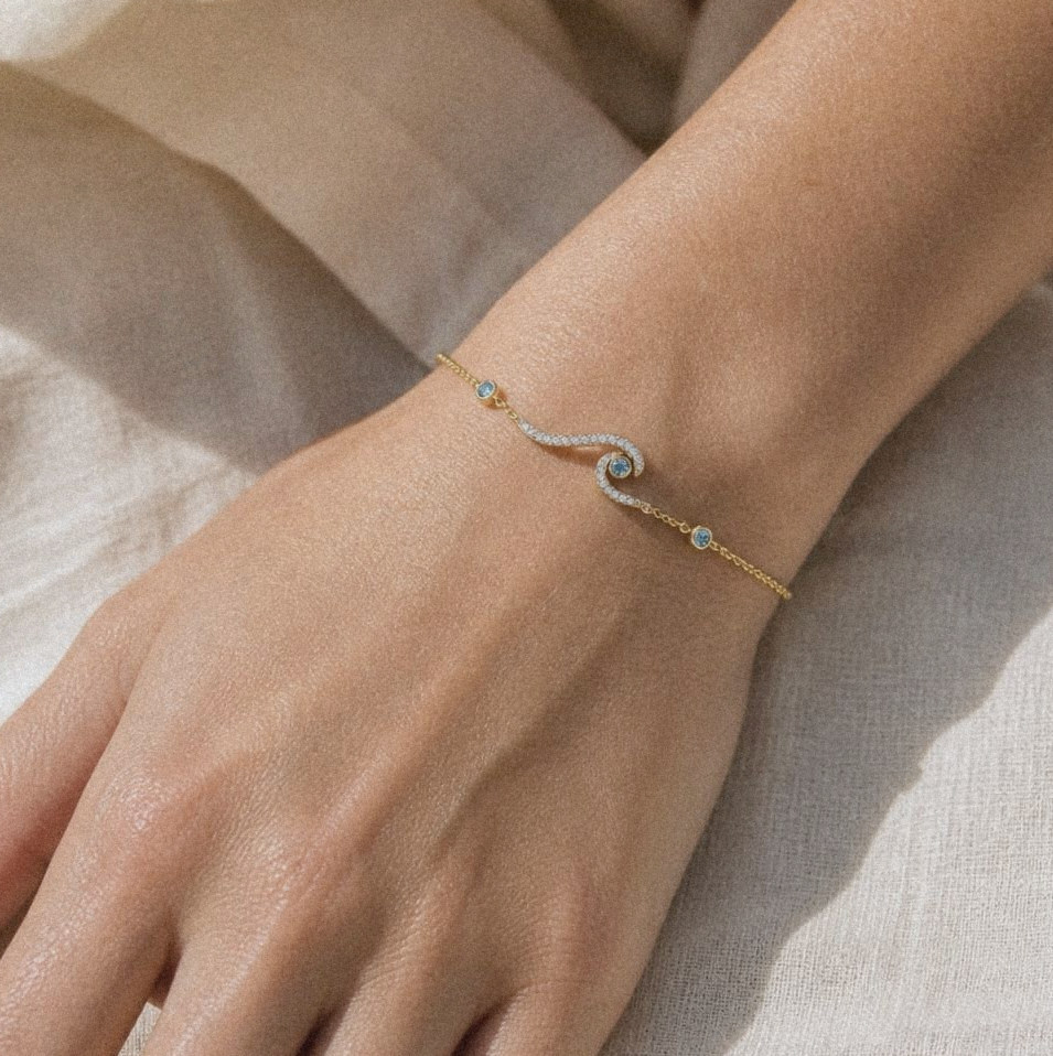 Onda Bracelet, worn