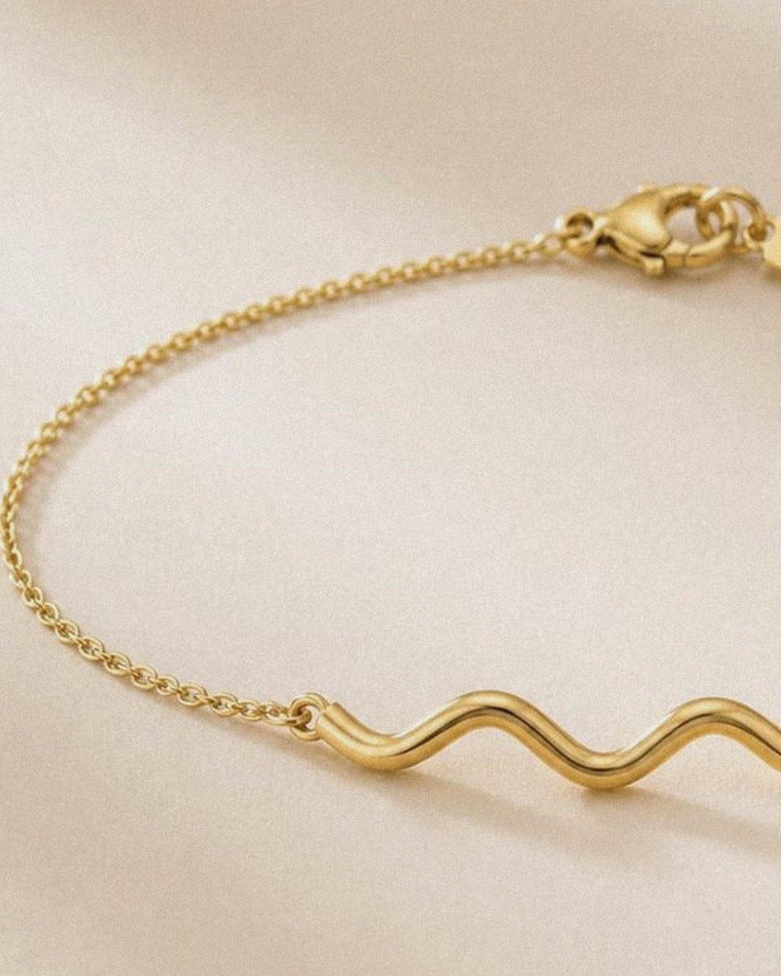 Marea Polished Bracelet, close up